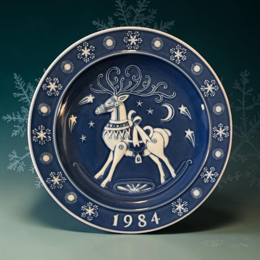 DANSK 80s REINDEER ROCKINGHORSE COLLECTIBLE PLATE SPIRIT OF CHRISTMAS BLUE WHITE